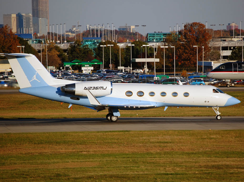 Charlotte Douglas Airport Deploys Smart Runway with Extensive Sensor Network Charlotte Douglas Airport Deploys Smart Runway with Extensive Sensor Network