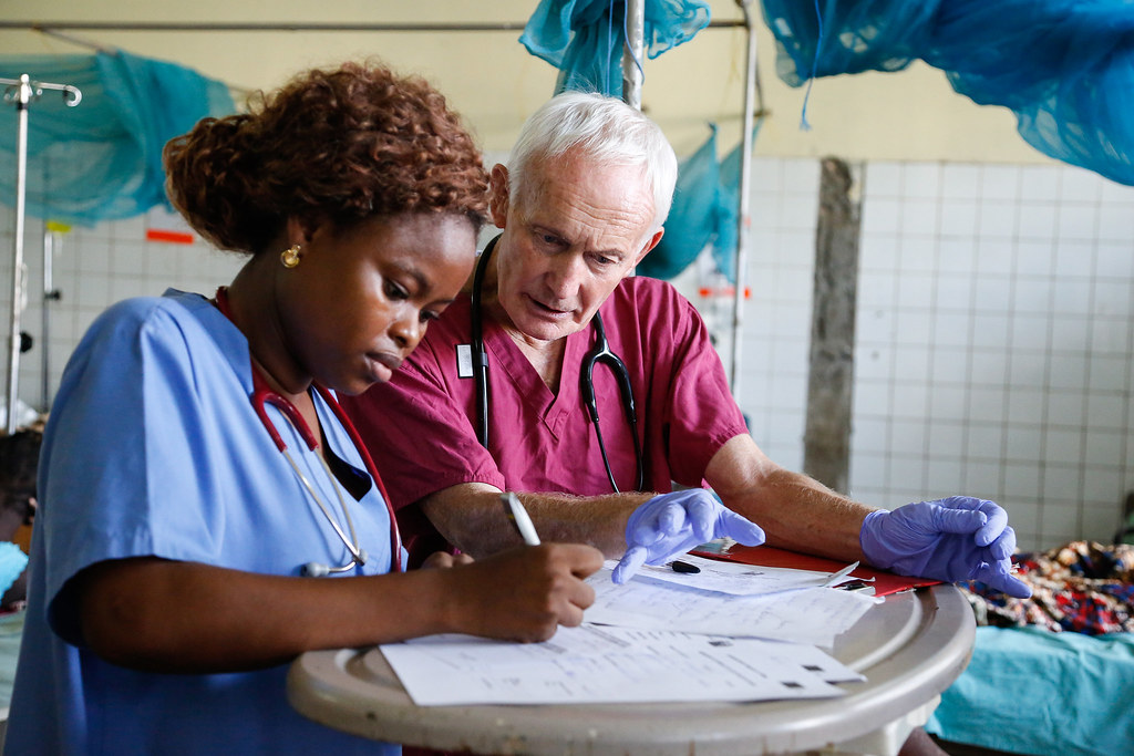 Ebola Travel Warnings for U.S. Tourists in Central Africa Ebola Travel Warnings for U.S. Tourists in Central Africa