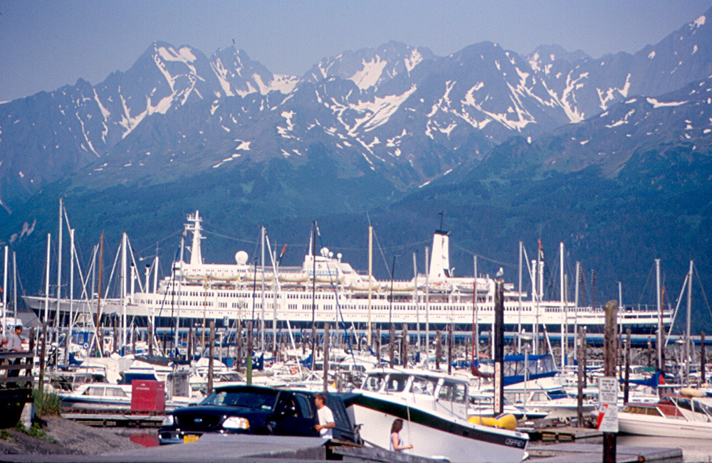 Hantavirus Cruise Ship Docked in Rotterdam Triggers U.S. Quarantine Measures Hantavirus Cruise Ship Docked in Rotterdam Triggers U.S. Quarantine Measures