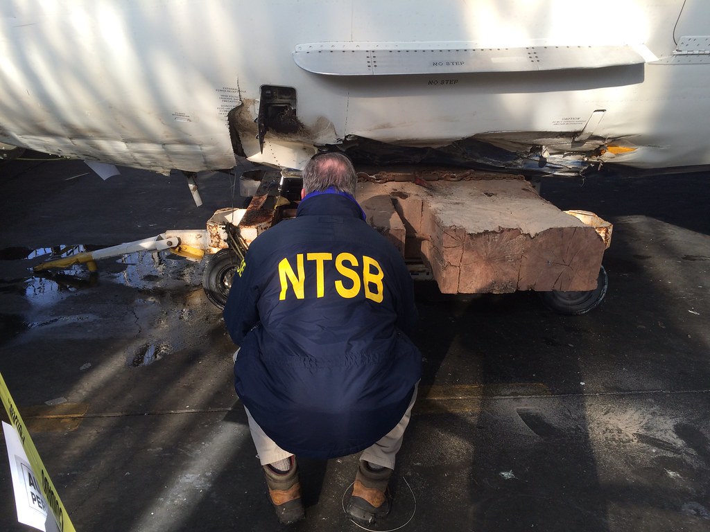 LaGuardia Runway Back in Operation After Sinkhole Fix LaGuardia Runway Back in Operation After Sinkhole Fix