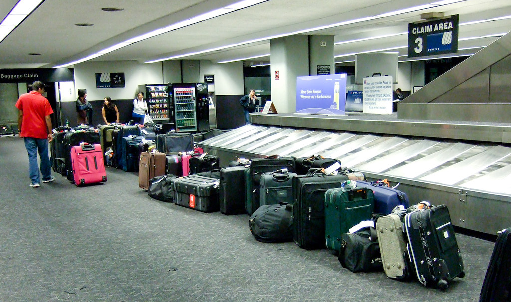 lax-newark-airports-face-severe-flight-delays-and-security-backlogs-in LAX & Newark Airports Face Severe Flight Delays and Security Backlogs in Summer 2026