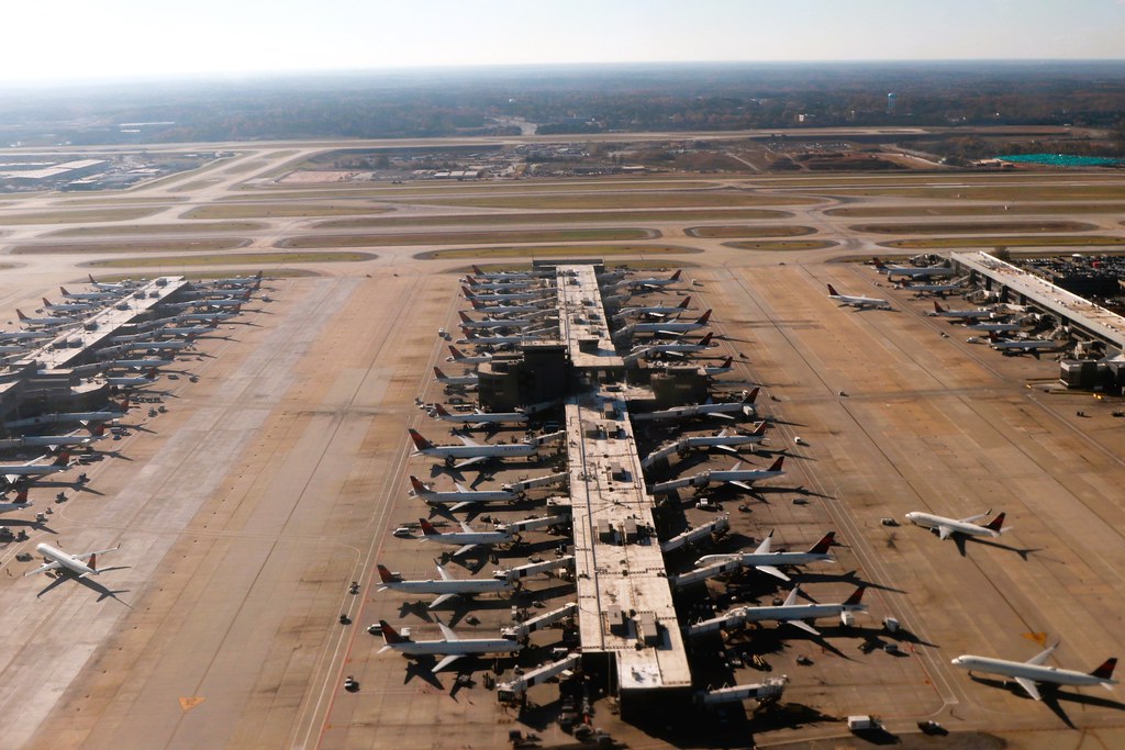 memorial-day-weekend-flight-delays-and-cancellations-at-major-us-airpo Memorial Day Weekend Flight Delays and Cancellations at Major US Airports