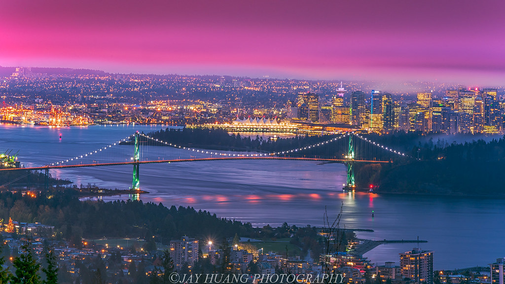 (c)KenRockwell.com (858) 453-2099 Vancouver Tower to Expand Hotel and Condo Space