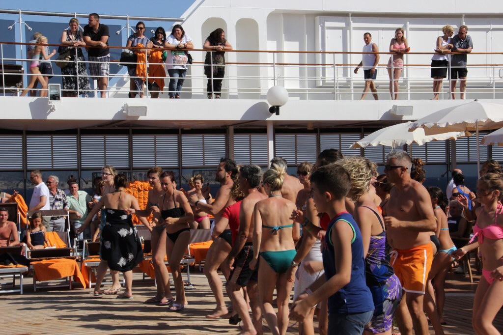 carnival-faces-lawsuit-over-pool-deck-distance-on-ship Carnival Faces Lawsuit Over Pool Deck Distance on Ship