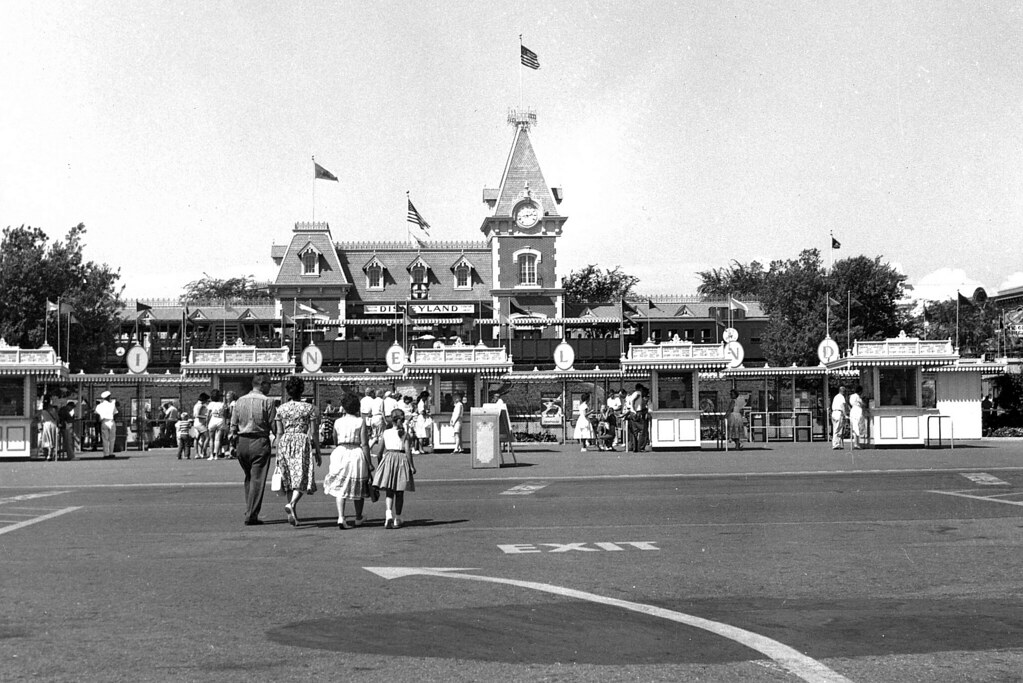 Disneyland Launches Biggest Seasonal Deal for 2026 Disneyland Launches Biggest Seasonal Deal for 2026