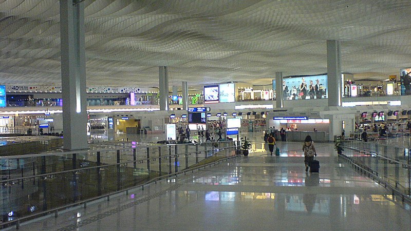 Hundreds of Flight Cancellations Disrupt US Airports on June 16 Hundreds of Flight Cancellations Disrupt US Airports on June 16