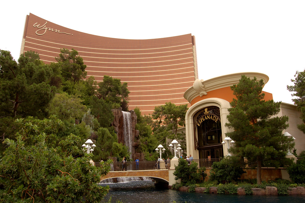@Michel Roy Las Vegas GP Package: 5-Night Hotel Stay Under £1,800