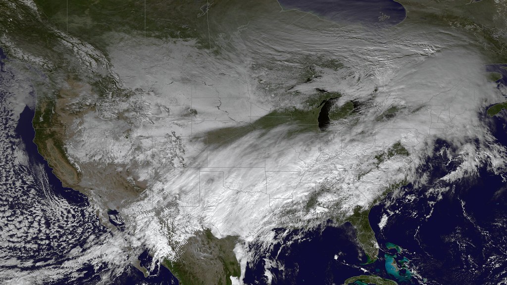Midwest Storms Trigger Fatality and Flight Delays Including Chicago Area Midwest Storms Trigger Fatality and Flight Delays Including Chicago Area