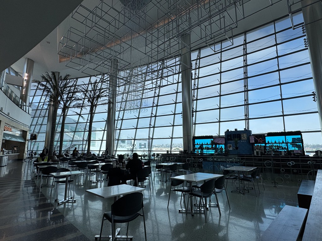 San Diego Airport Hit by 5 Cancellations and 139 Delays Affecting Major Routes San Diego Airport Hit by 5 Cancellations and 139 Delays Affecting Major Routes
