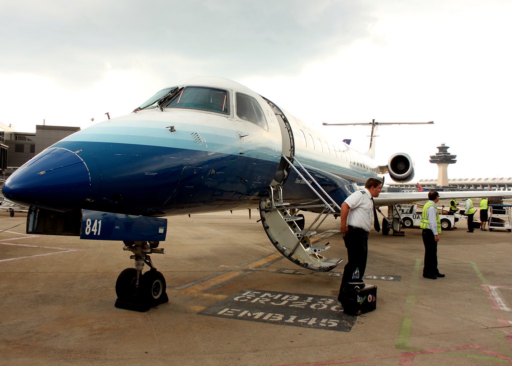 Technical Nose Gear Issue Forces United Flight 1535 Back to Dulles Technical Nose Gear Issue Forces United Flight 1535 Back to Dulles