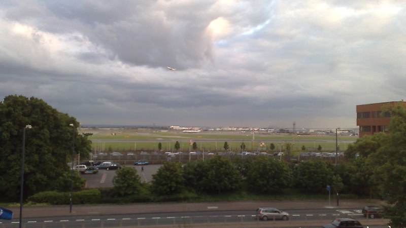 Thunderstorms Cause 900+ Flight Disruptions at Heathrow and Gatwick Thunderstorms Cause 900+ Flight Disruptions at Heathrow and Gatwick