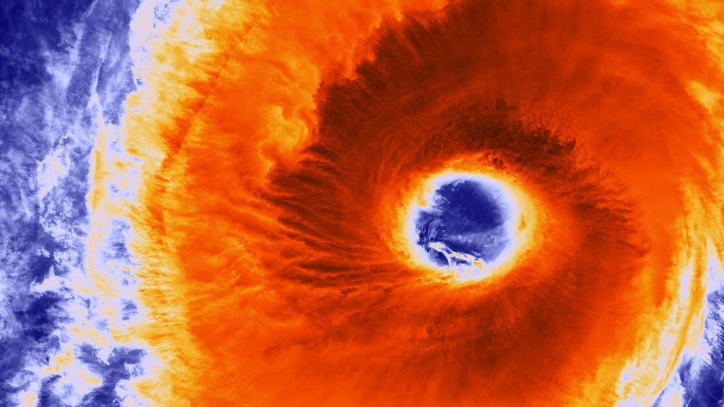 typhoon-no-6-halts-transport-and-flights-in-eastern-japan Typhoon No. 6 Halts Transport and Flights in Eastern Japan