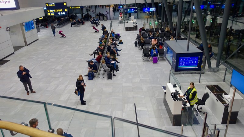 WestJet Flight Attendants Issue Strike Notice, Airline Announces Lockout 1,450+ Flight Delays and 102 Cancellations Impact US Airports Today