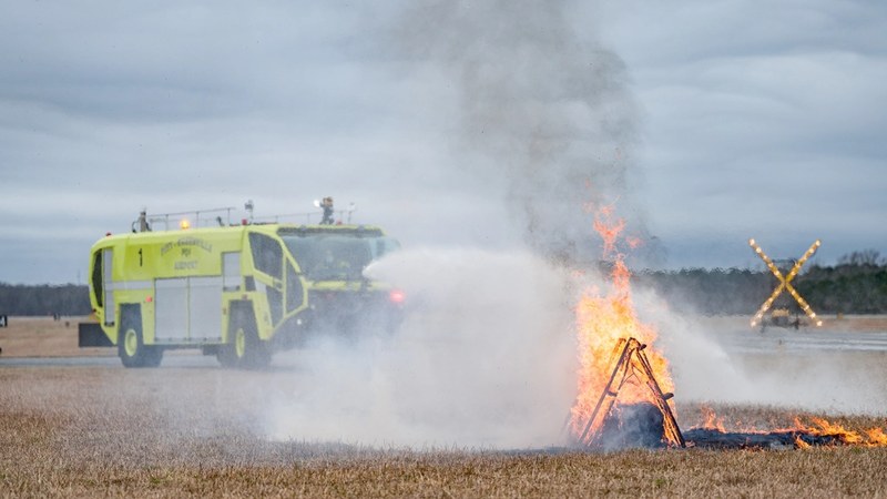 Two Firefighters Killed in Mérignac Fire Near Bordeaux Airport Causing Delays Building Fire Near Bordeaux Airport Kills Two Firefighters, Delays Flights