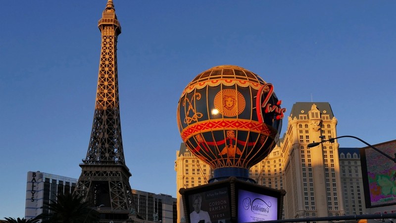 Las Vegas Tourism Falls 7.5% in 2025 Due to Tariffs and Cost Increases Las Vegas Tourism Slump Hits Workers Amid Tariff and Cost Pressures