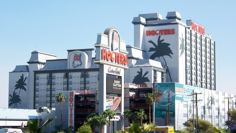 Las Vegas Tourism Drops 7.5% in 2025 Amid Tariffs and Rising Costs Las Vegas Tourism Slump Linked to Tariffs and Costs