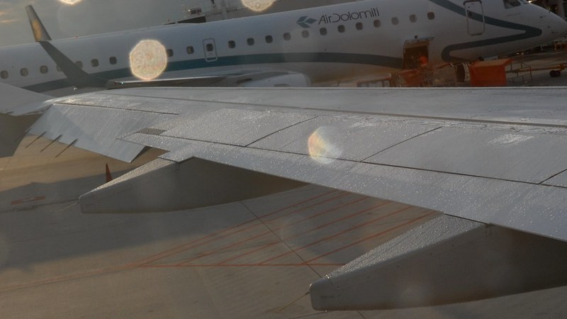 Lightning Strike Disrupts Flights at London Luton Airport on August 27, 2026 Lightning Disrupts Flights at Luton Airport