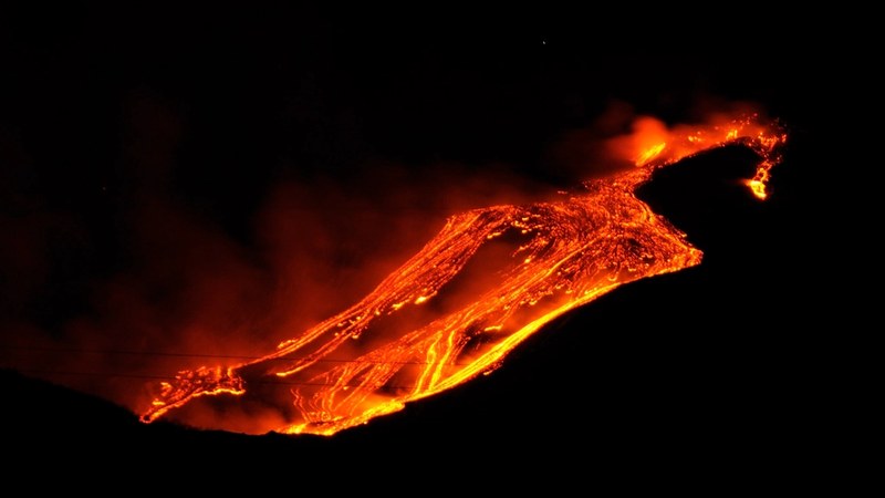 Mount Etna Eruption Triggers 98 Cancellations at Catania and 2,204 Delays in Europe Mount Etna Eruption Triggers Flight Cancellations at European Airports