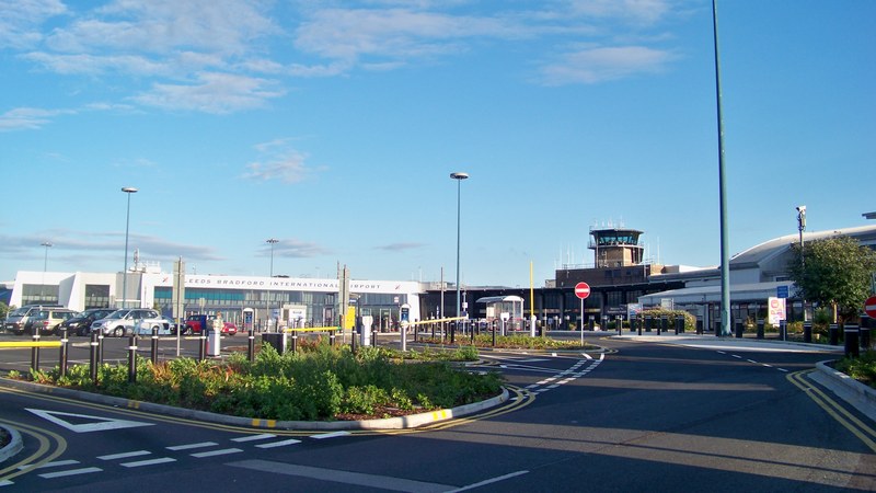 UK Airports Face Flight Delays and Cancellations Amid Travel Disruptions UK Airports Issue Warnings Amid Flight Cancellations and Delays
