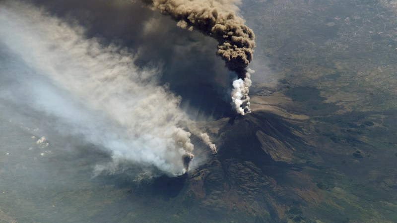 Mount Etna Ash Grounds Catania Flights Until Early 14 August Volcanic Ash Closes Catania Airport, Disrupting Flights Across Italy