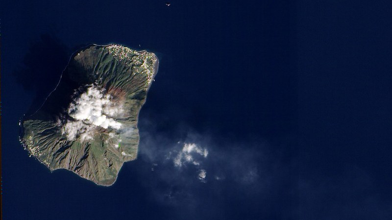 Eruption of Anak Krakatau Closes Eight Airports, Disrupts 2,300+ Flights on 2026-09-07 Anak Krakatau Volcano Eruption Grounds Flights and Closes Eight Airports Today
