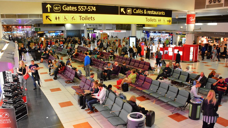 Runway 26L Closure at London Gatwick Disrupts 330+ Flights on 4 September 2026 Gatwick Airport Flights Grounded Over NYC-Bound Plane Stuck on Runway