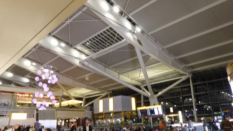 NATS Flight Processing Failure Triggers Departure Ground Stops at Heathrow and Gatwick Heathrow & Gatwick flights grounded amid air traffic control failure