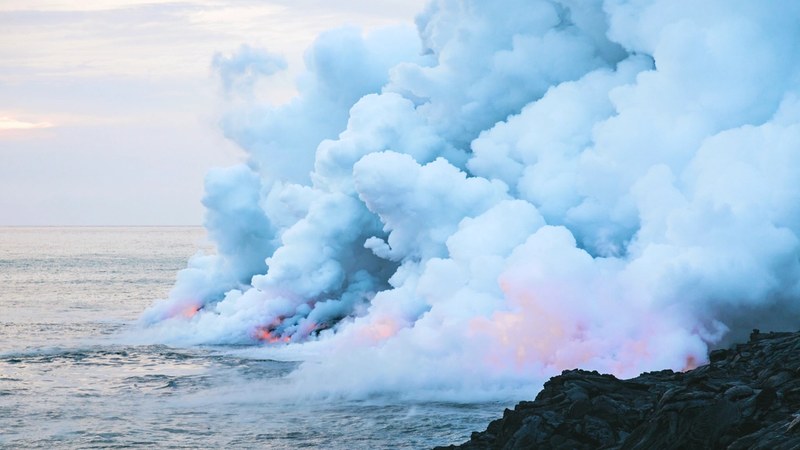 Anak Krakatau Eruption Closes 8 Indonesian Airports, 2,300+ Flights Disrupted Hundreds of Flights Cancelled as Anak Krakatau Erupts, Shutting 8 Indonesian Airports