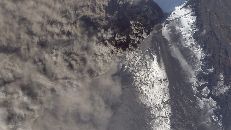 Anak Krakatau Eruption Grounds 2,300 Flights as Eight Indonesian Airports Close Hundreds of Flights Cancelled as Indonesian Airports Close Over Volcano