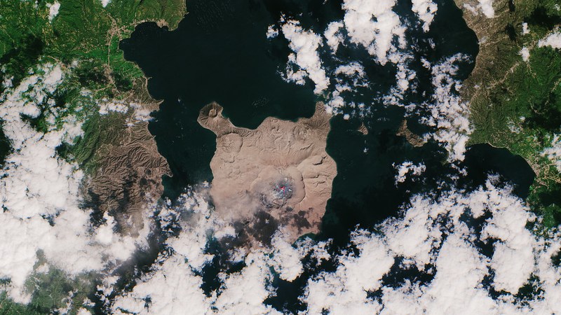 Anak Krakatau Eruption Closes Eight Indonesian Airports, Disrupts 2,300+ Flights Hundreds of Flights Cancelled in Indonesia Due to Anak Krakatau Eruption