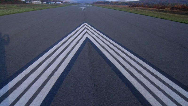 Verizon Fiber Cut Disrupts Flights at Newark, JFK, Philadelphia Airports Hundreds of Flights Delayed and Cancelled at Northeast US Airports After Verizon Cable Cut