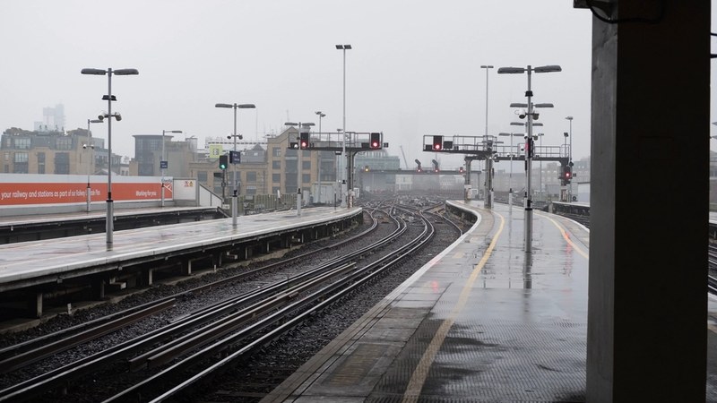South Western Railway signalling fault disrupts Portsmouth and Fratton services Signalling problem triggers major train disruption in Hampshire