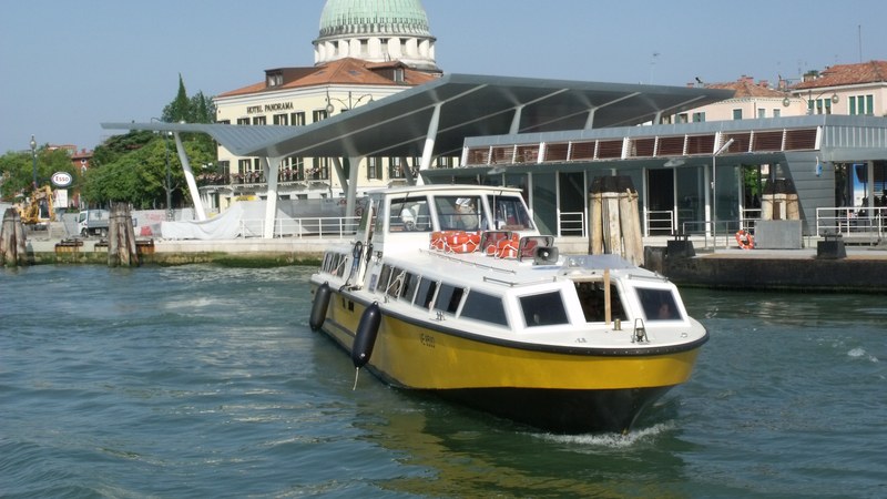 Venice to Raise Tourist Entry Fee to €30 to Manage Visitor Numbers Venice May Increase Tourist Fee to €30