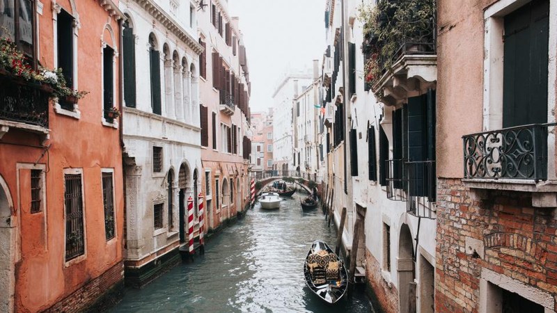 Venice Plans Tourist Fee Increase to €30 to Manage Overcrowding Venice May Increase Tourist Fee to €30 in 2026