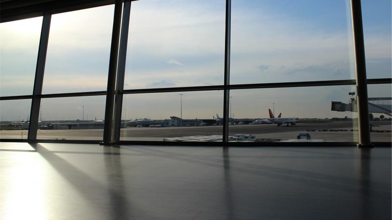 Nearly 1,900 US Flights Delayed, 52 Canceled on October 27 Amid Low Clouds Around 800 US Flights Delayed and Several Canceled Amid Travel Disruptions