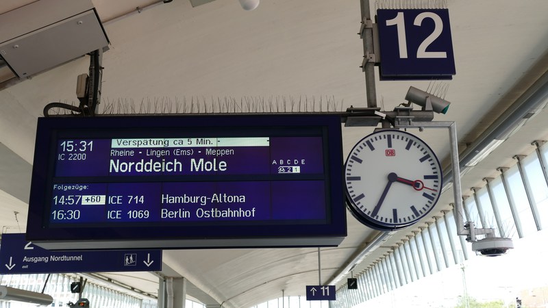 Fire Near Clapham Junction Triggers Widespread London Rail Disruption on 27-28 Sept 2026 London rail chaos after signalling equipment fire