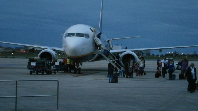 Ryanair Cancels 1,000+ Flights Amid UK Air Traffic Control Failure Ryanair Cancels 1,000+ Flights in UK Due to Air Traffic Control