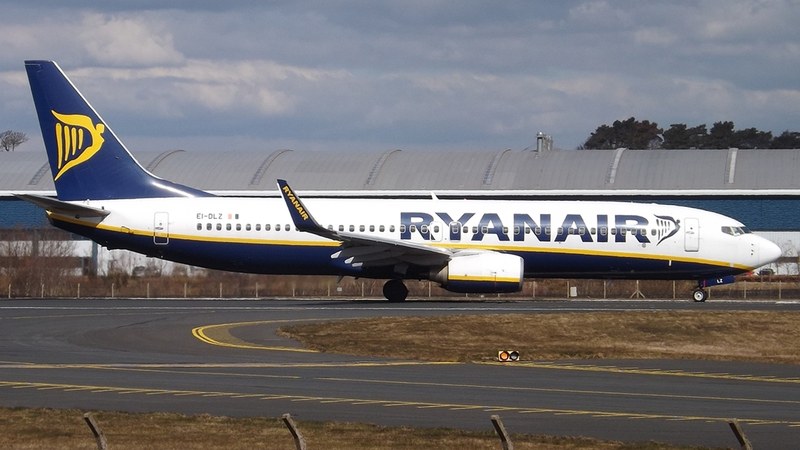 Ryanair Cancels 1,000+ UK Flights Amid Air Traffic Control Failures Ryanair Grounds 1,000+ Flights Across UK Airports Today