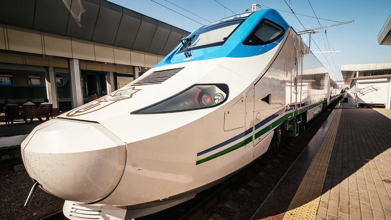 Vande Bharat Sleeper Trains Start Mumbai-Bengaluru and Delhi-Varanasi Routes Vande Bharat Sleeper Trains Launch on Mumbai-Bengaluru and Delhi-Varanasi