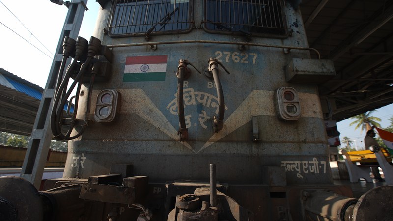 Vande Bharat Sleeper Trains Begin Mumbai-Bengaluru and Delhi-Varanasi Services Vande Bharat Sleeper Trains Now Running Mumbai-Bengaluru and Delhi-Varanasi
