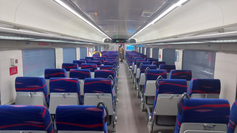 Indian Railways Launches Vande Bharat Sleeper Trains on Mumbai-Bengaluru and Delhi-Varanasi Vande Bharat Sleeper Trains Start on Mumbai-Bengaluru and Delhi-Varanasi Routes